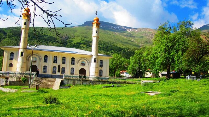 جاذبه های گردشگری - مسجد آدینه و گور های گبری