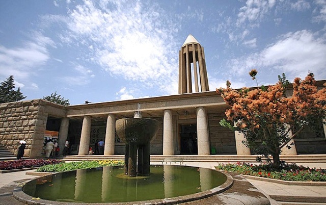 آرامگاه بوعلی سینا